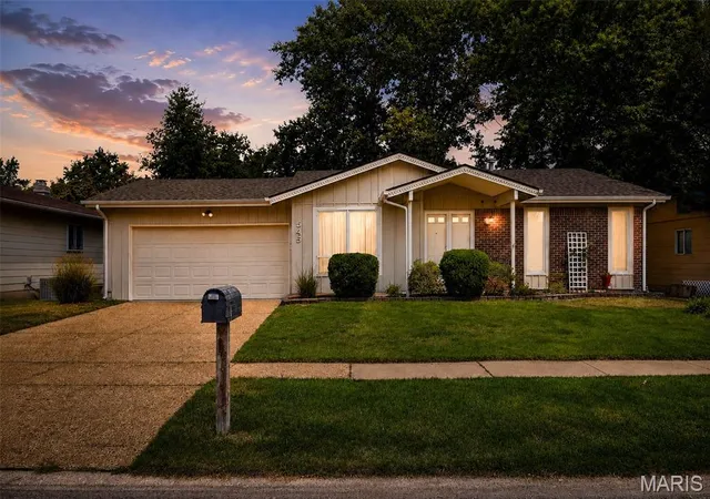 Photo 2 of Sale Pending at 545 Lemonwood Dr, Ballwin, MO 63021 | MLS# MIS26028489 | Listing updated on 2026-09-12