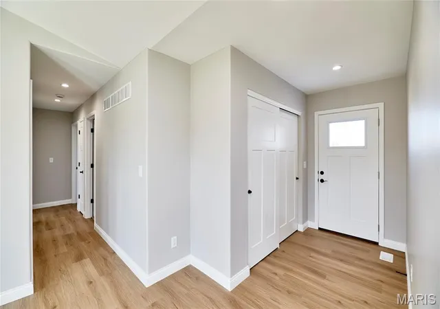 Photo 2 of Single family home for sale at 28539 Shallow Water Rd, Warrenton, MO 63383 | MLS# MIS26028741 | Listing updated on 2026-09-30