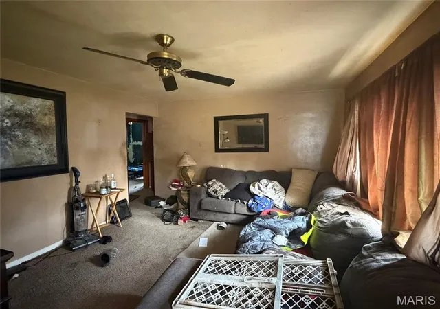 Photo 4 of Sale Pending at 843 Loekes Dr, Florissant, MO 63031 | MLS# MIS26028753 | Listing updated on 2026-09-11