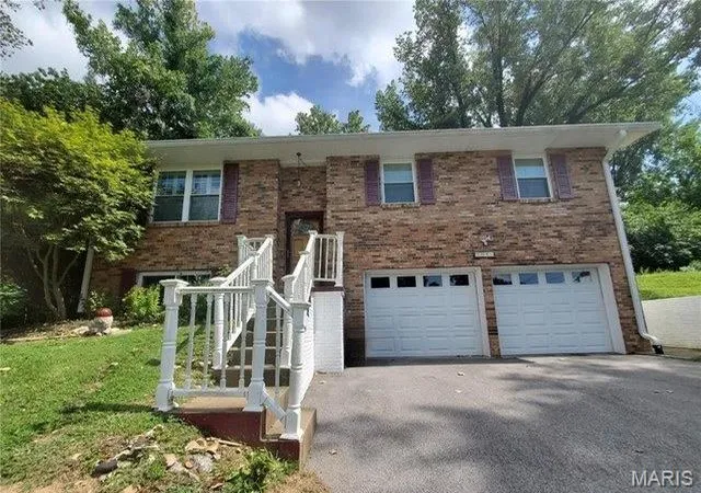 Photo 1 of Single family home for sale at 104 Pyramid Dr, Belleville, IL 62223 | MLS# MIS26028867 | Listing updated on 2026-09-10