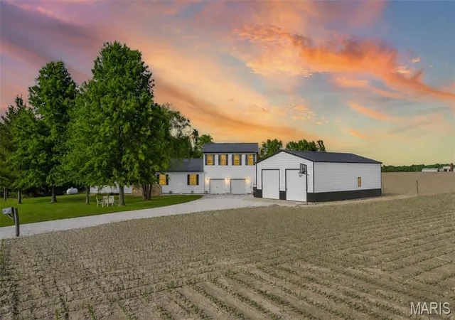 Photo 1 of Single family home for sale at 367 Nw 175 Ave, Carrollton, IL 62016 | MLS# MIS26029046 | Listing updated on 2026-10-02