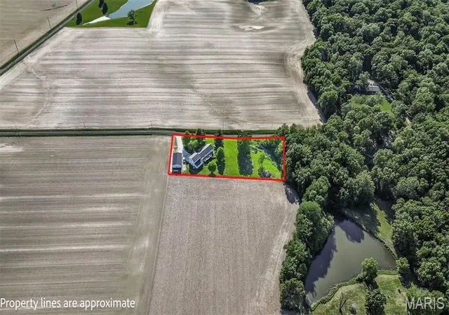 Photo 3 of Single family home for sale at 367 Nw 175 Ave, Carrollton, IL 62016 | MLS# MIS26029046 | Listing updated on 2026-10-02