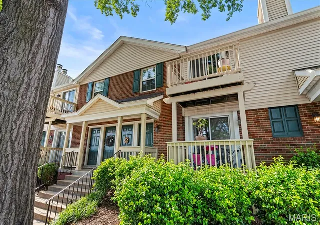 Photo 3 of Condo for sale at 9125 N Swan Cir, Saint Louis, MO 63144 | MLS# MIS26029321 | Listing updated on 2026-09-23