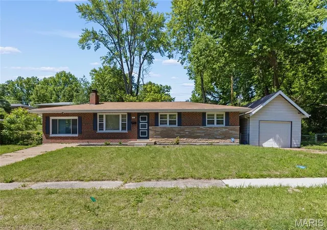Photo 1 of Sale Pending at 931 Thatcher Ave, Saint Louis, MO 63135 | MLS# MIS26029450 | Listing updated on 2026-09-09