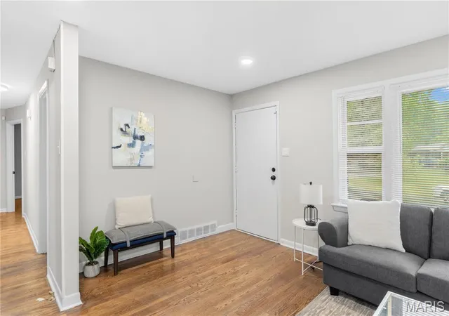 Photo 2 of Sale Pending at 931 Thatcher Ave, Saint Louis, MO 63135 | MLS# MIS26029450 | Listing updated on 2026-09-09