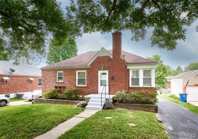 Photo 1 of Sale Pending at 2146 Fairhaven Dr, Saint Louis, MO 63136 | MLS# MIS26029451 | Listing updated on 2026-09-17