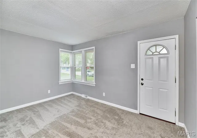 Photo 3 of Sale Pending at 2146 Fairhaven Dr, Saint Louis, MO 63136 | MLS# MIS26029451 | Listing updated on 2026-09-17