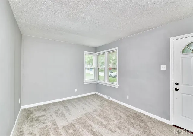 Photo 4 of Sale Pending at 2146 Fairhaven Dr, Saint Louis, MO 63136 | MLS# MIS26029451 | Listing updated on 2026-09-17