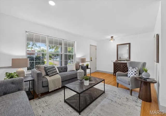 Photo 4 of Single family home for sale at 4851 Sunnyview Dr, St Louis, MO 63128 | MLS# MIS26029458 | Listing updated on 2026-10-04