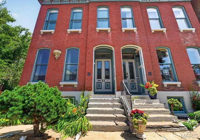 Single family home for sale at 1919 Hickory St, Saint Louis, MO 63104 | MLS# MIS26029783