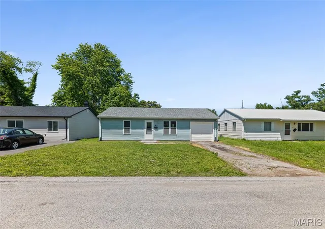 Photo 2 of Single family home for sale at 47 Saint Henry Dr, East Saint Louis, IL 62206 | MLS# MIS26029916 | Listing updated on 2026-09-15