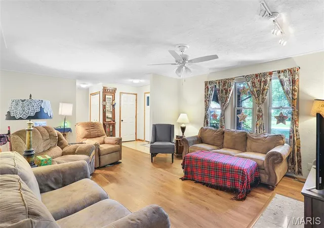 Photo 3 of Sale Pending at 197 Livingston Ave, Livingston, IL 62058 | MLS# MIS26030065 | Listing updated on 2026-09-11