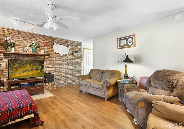 Photo 3 of Sale Pending at 197 Livingston Ave, Livingston, IL 62058 | MLS# MIS26030065 | Listing updated on 2026-09-11