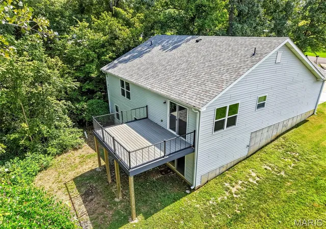 Photo 3 of Sale Pending at 505 Lake Dr, O Fallon, MO 63366 | MLS# MIS26030742 | Listing updated on 2026-09-12