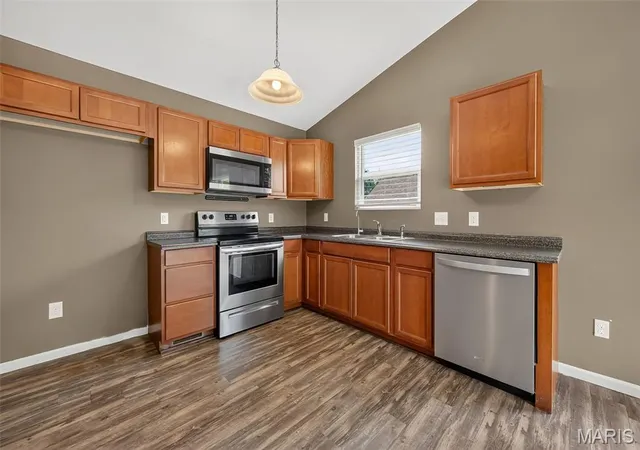 Photo 3 of Sale Pending at 505 Lake Dr, O Fallon, MO 63366 | MLS# MIS26030742 | Listing updated on 2026-09-12