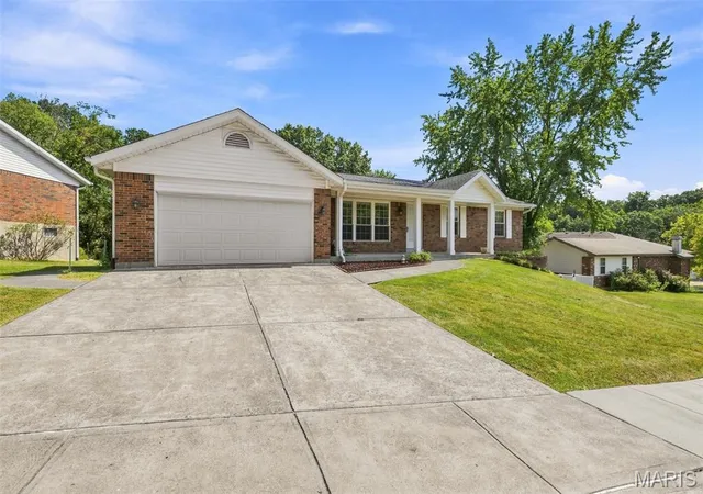 Photo 2 of Sale Pending at 4472 Pinyon Jay Ct, Saint Louis, MO 63128 | MLS# MIS26031215 | Listing updated on 2026-10-05