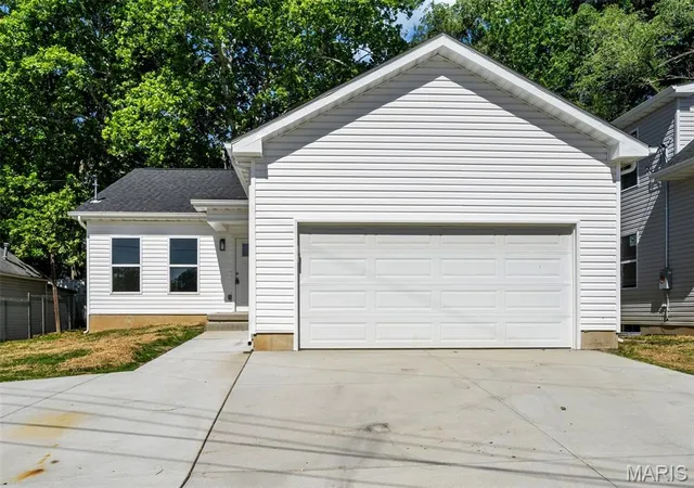 Photo 1 of Sale Pending at 9931 S Broadway, Saint Louis, MO 63125 | MLS# MIS26031314 | Listing updated on 2026-09-11