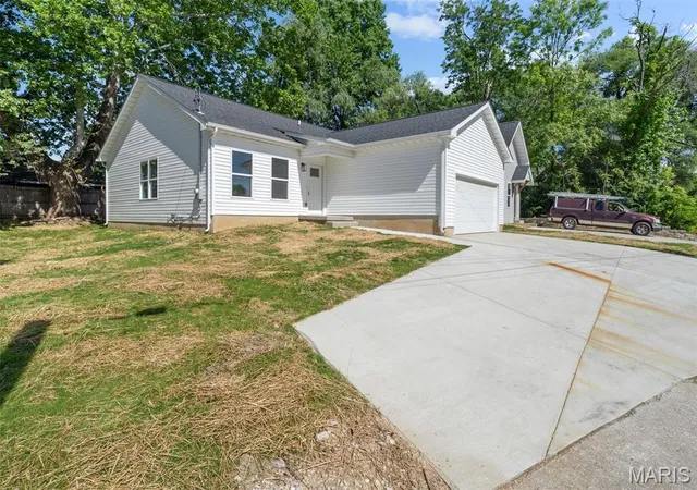 Photo 2 of Sale Pending at 9931 S Broadway, Saint Louis, MO 63125 | MLS# MIS26031314 | Listing updated on 2026-09-11