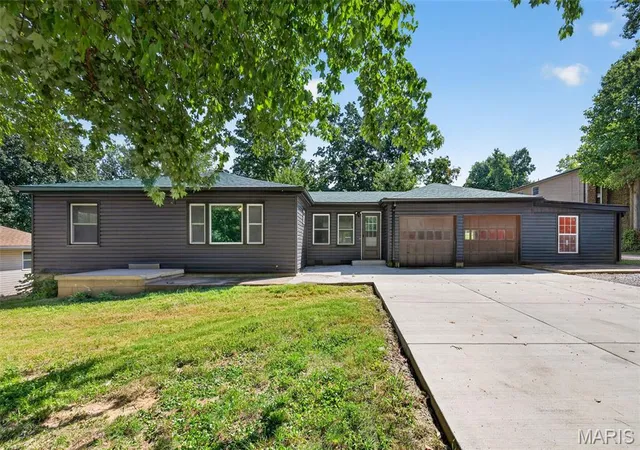 Photo 1 of Single family home for sale at 310 Cliff Cave Rd, St Louis, MO 63129 | MLS# MIS26031454 | Listing updated on 2026-10-07