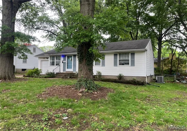 Photo 2 of Sale Pending at 1534 Comet Dr, St Louis, MO 63137 | MLS# MIS26032023 | Listing updated on 2026-09-11
