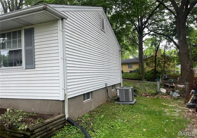 Photo 3 of Sale Pending at 1534 Comet Dr, St Louis, MO 63137 | MLS# MIS26032023 | Listing updated on 2026-09-11
