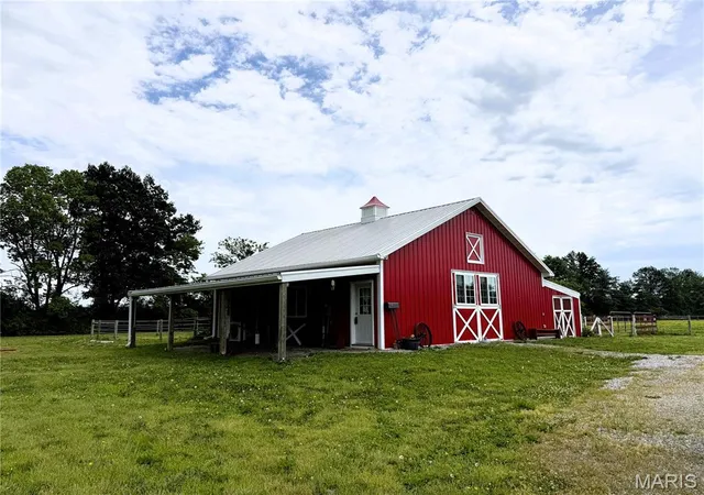 Photo 1 of Single family home for sale at 151 E Doc Lin Dr, Sparta, IL 62286 | MLS# MIS26032067 | Listing updated on 2026-09-15