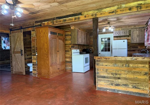 Photo 3 of Single family home for sale at 151 E Doc Lin Dr, Sparta, IL 62286 | MLS# MIS26032067 | Listing updated on 2026-09-15