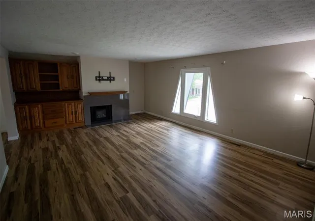 Photo 1 of Single family home for sale at 83 Memorial Ct, Highland, IL 62249 | MLS# MIS26032128 | Listing updated on 2026-09-11