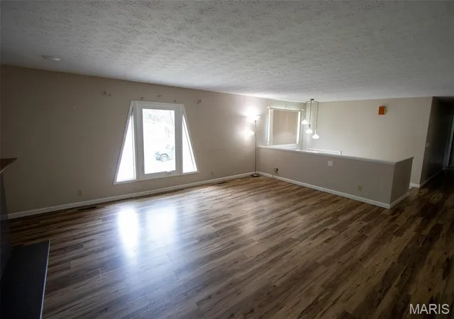 Photo 2 of Single family home for sale at 83 Memorial Ct, Highland, IL 62249 | MLS# MIS26032128 | Listing updated on 2026-09-11