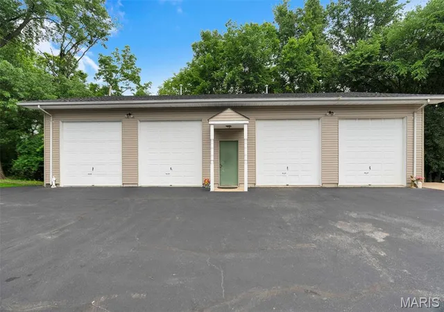 Photo 3 of Single family home for sale at 1520 Fenton Hills Rd, Fenton, MO 63026 | MLS# MIS26032150 | Listing updated on 2026-09-15