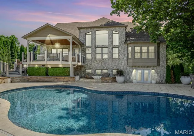Photo 3 of Mansion for sale at 3025 Sunset Hills Blvd S, Edwardsville, IL 62025 | MLS# MIS26032642 | Listing updated on 2026-09-11