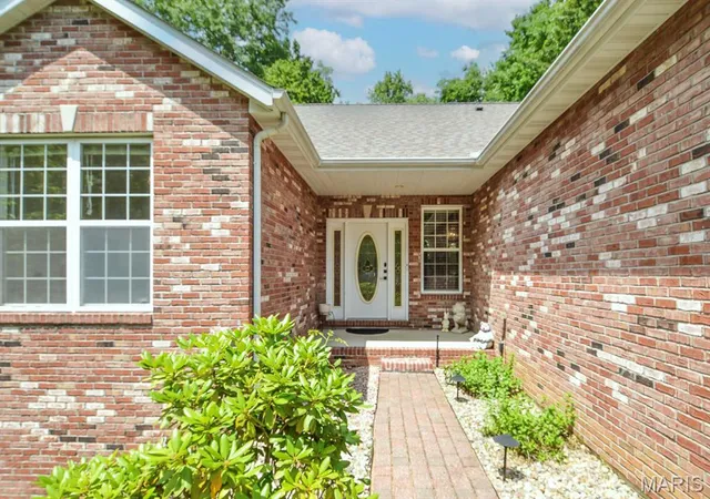 Photo 3 of Single family home for sale at 6915 Gebhart Ln, Edwardsville, IL 62025 | MLS# MIS26032740 | Listing updated on 2026-09-15