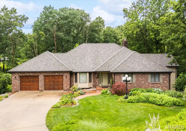 Photo 2 of Single family home for sale at 106 Suzanne Ct, Edwardsville, IL 62025 | MLS# MIS26033044 | Listing updated on 2026-09-11