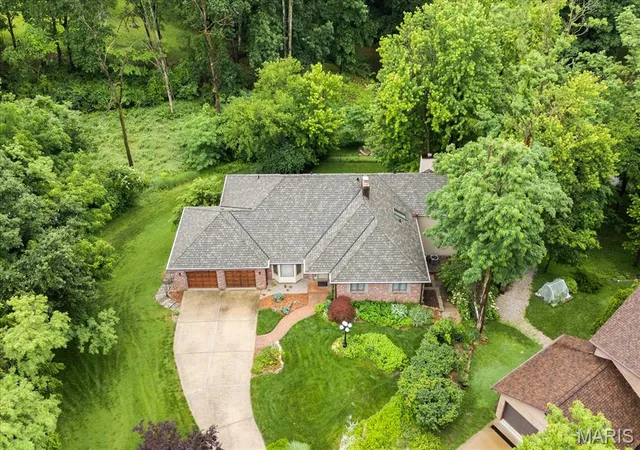 Photo 3 of Single family home for sale at 106 Suzanne Ct, Edwardsville, IL 62025 | MLS# MIS26033044 | Listing updated on 2026-09-11