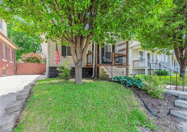 Photo 3 of Single family home for sale at 2310 Benton St, Granite City, IL 62040 | MLS# MIS26033235 | Listing updated on 2026-09-25