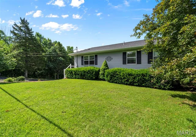 Photo 2 of Sale Pending at 1119 Napoleon Dr, Bonne Terre, MO 63628 | MLS# MIS26033668 | Listing updated on 2026-09-14