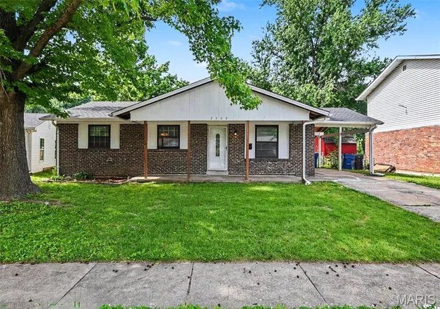 Photo 1 of Single family home for sale at 2322 Battlefield Dr, Florissant, MO 63031 | MLS# MIS26034135 | Listing updated on 2026-09-10