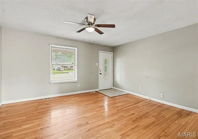 Photo 3 of Single family home for sale at 2322 Battlefield Dr, Florissant, MO 63031 | MLS# MIS26034135 | Listing updated on 2026-09-10