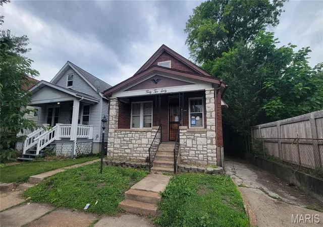 Single family home for sale at 4260 Bates St, Saint Louis, MO 63116 | MLS# MIS26034271 | Listing updated on 2026-09-15