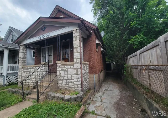 Photo 2 of Single family home for sale at 4260 Bates St, Saint Louis, MO 63116 | MLS# MIS26034271 | Listing updated on 2026-09-15