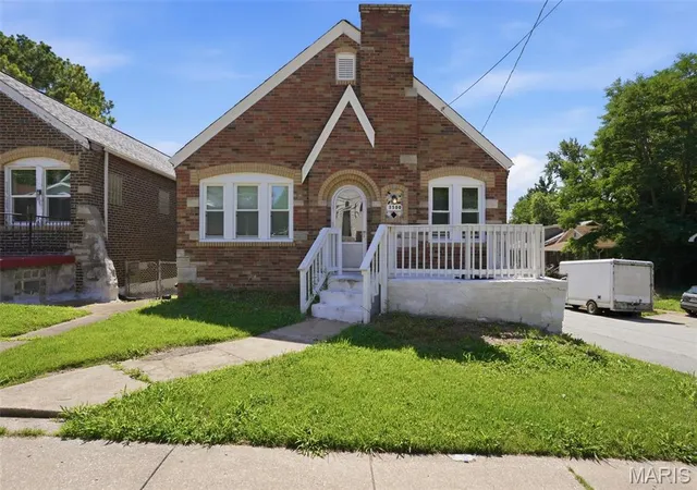 Photo 1 of Sale Pending at 3500 West Pl, St Louis, MO 63121 | MLS# MIS26034527 | Listing updated on 2026-10-28