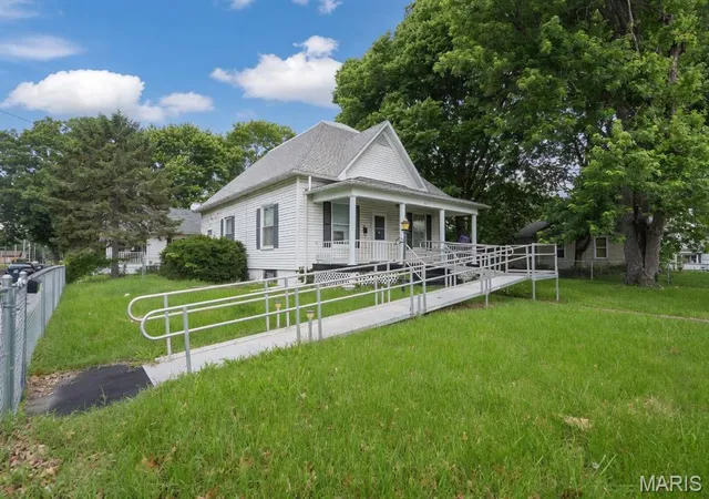 Photo 3 of Single family home for sale at 903 N Harrison St, Litchfield, IL 62056 | MLS# MIS26034625 | Listing updated on 2026-09-14