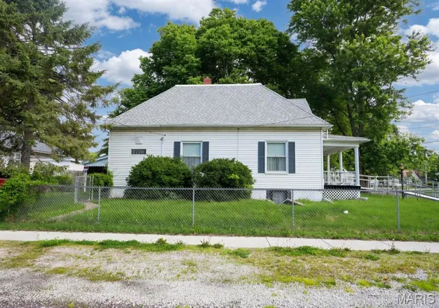 Photo 4 of Single family home for sale at 903 N Harrison St, Litchfield, IL 62056 | MLS# MIS26034625 | Listing updated on 2026-09-14