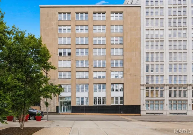 Listing Photo 1 - Condo for sale in building located at 1511 Locust St, St. Louis, MO 63103 - Unit #805