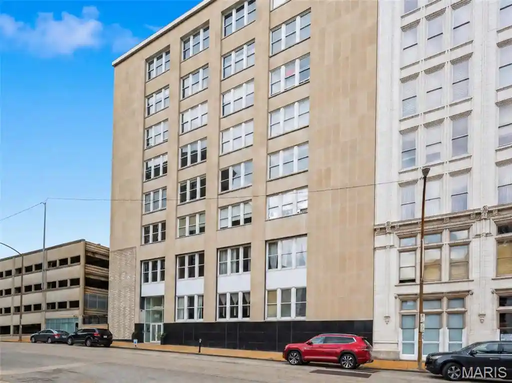Listing Photo 2 - Condo for sale in 1511 Locust St located at 1511 Locust St, St. Louis, MO 63103 - Unit #805