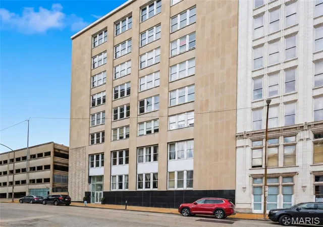 Listing Photo 2 - Condo for sale in building located at 1511 Locust St, St. Louis, MO 63103 - Unit #805