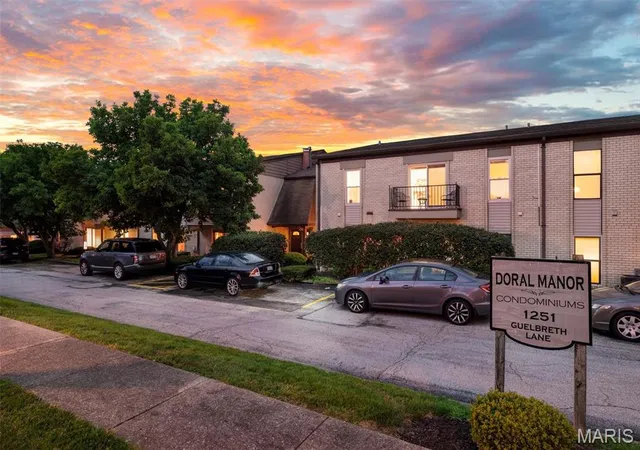 Listing Photo 1 - Condo for sale in building located at 1251 Guelbreth Ln, St. Louis, MO 63146 - Unit #211