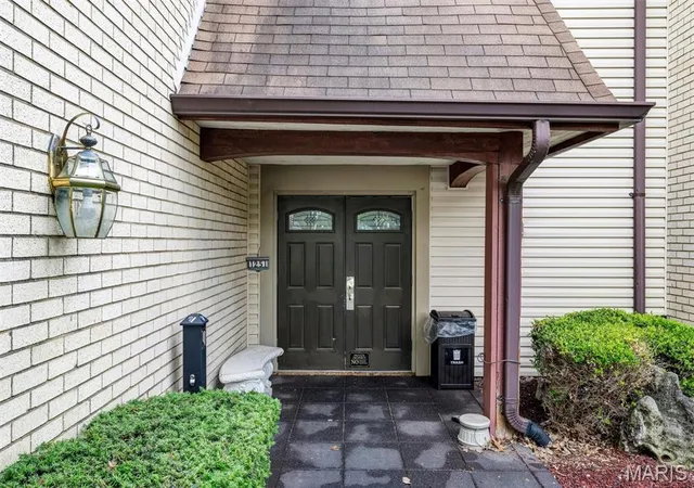 Listing Photo 5 - Condo for sale in building located at 1251 Guelbreth Ln, St. Louis, MO 63146 - Unit #211