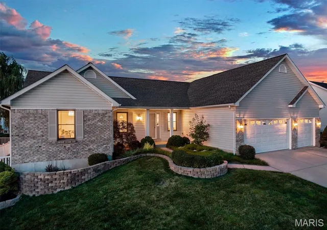 Photo 1 of Sale Pending at 1290 Summer Lynne Dr, O Fallon, MO 63366 | MLS# MIS26034852 | Listing updated on 2026-09-14