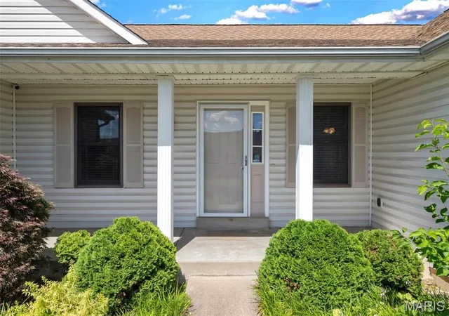 Photo 4 of Sale Pending at 1290 Summer Lynne Dr, O Fallon, MO 63366 | MLS# MIS26034852 | Listing updated on 2026-09-14